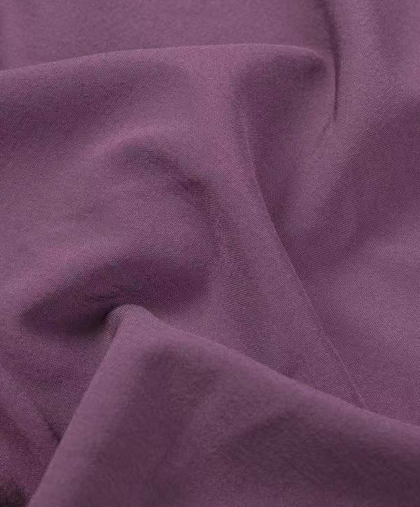 Почему диванная ткань из полиэстера считается прочной?