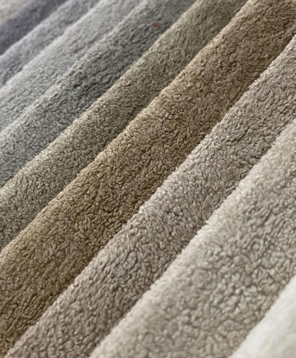 Является ли ткань дивана из полиэстера гипоаллергенной или устойчивой к пылевым клещам, перхоти домашних животных и другим аллергенам?